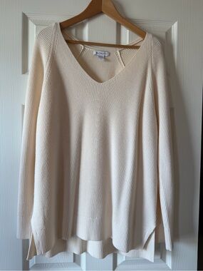 Athleta Hanover Refined V-Neck Sweater - Bone / Cream Size L